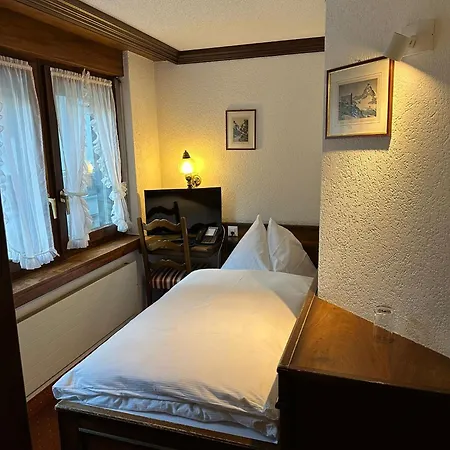 Astoria מלון צרמט