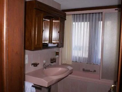 Astoria מלון צרמט